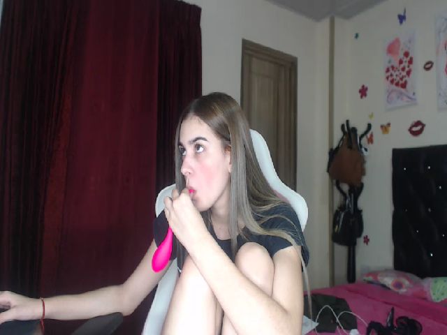 Live sex webcam photo for MIA_LOVE24 #260483645