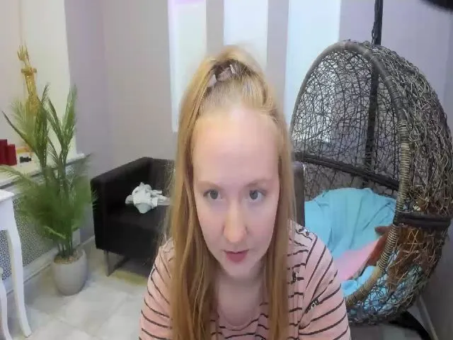 Live sex webcam photo for StunningKelly #255584829