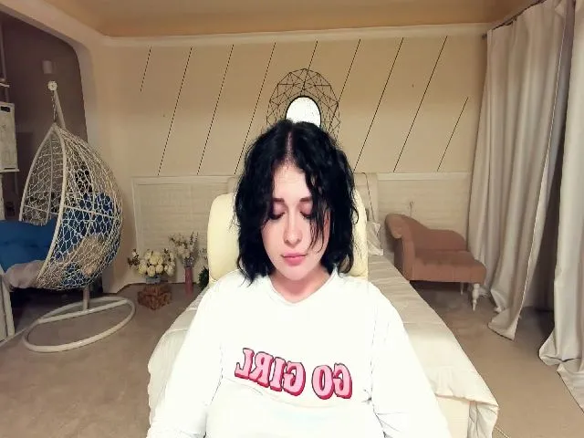 Live sex webcam photo for SerahMirabeli #262791669