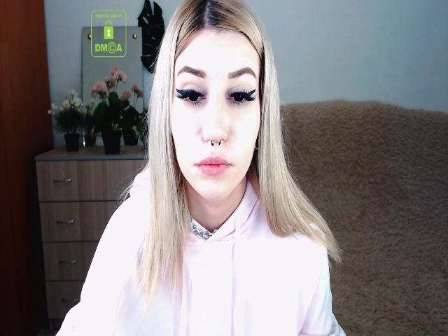 Live sex webcam photo for Alison_Moonli #257925755