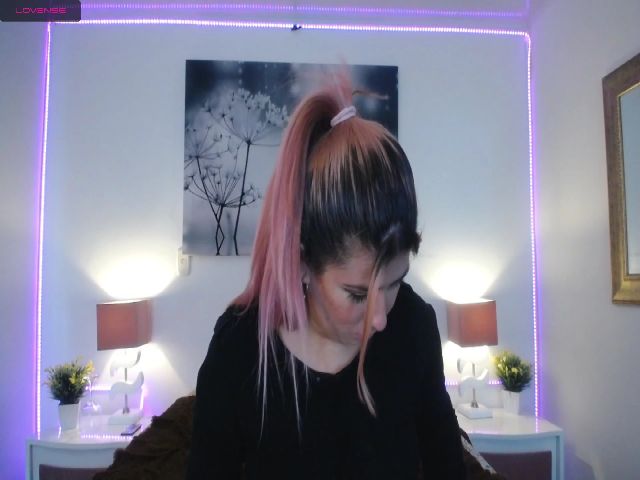 Live sex webcam photo for NicolSaenz #256945061