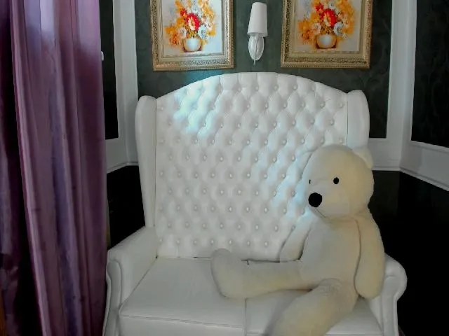 Live sex webcam photo for QudyMerry #254725304