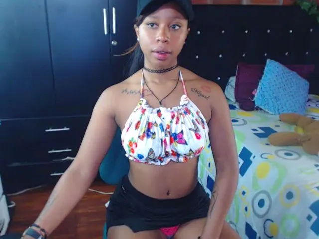 Live sex webcam photo for Hot_nia69 #259378382