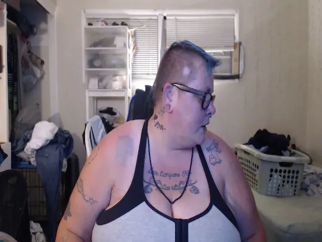 Live sex webcam photo for PunkChick420 #264159540