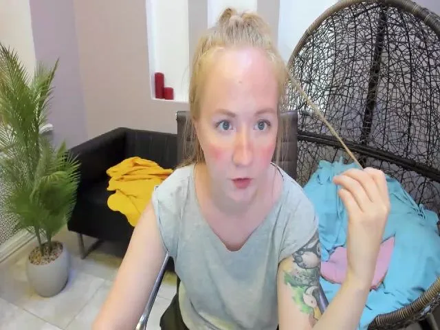 Live sex webcam photo for StunningKelly #256420750