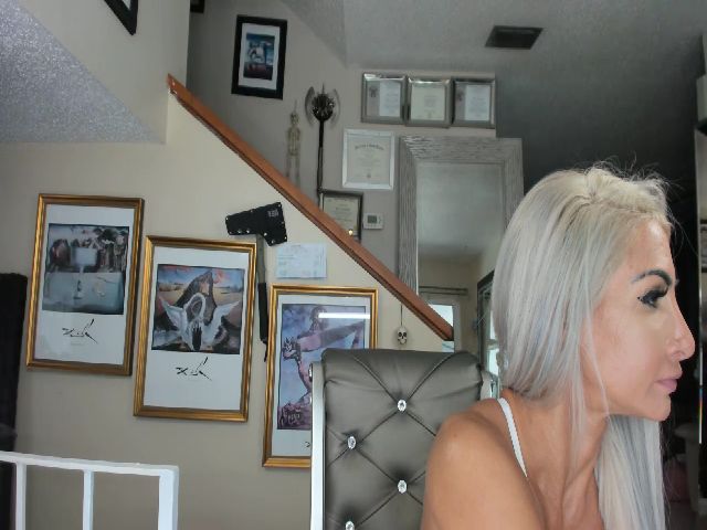 Live sex webcam photo for ADRIANA_FOX #252581997