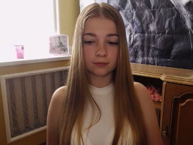 Live sex webcam photo for EmiStern #253036415