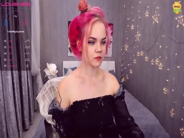 Live sex webcam photo for KerryBlair #256663030
