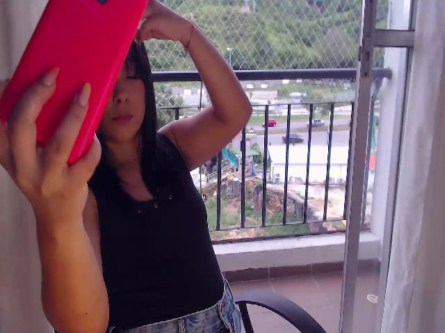 Live sex webcam photo for SalomeFrancoo #258357299