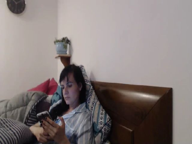 Live sex webcam photo for isabellazee2 #255194086