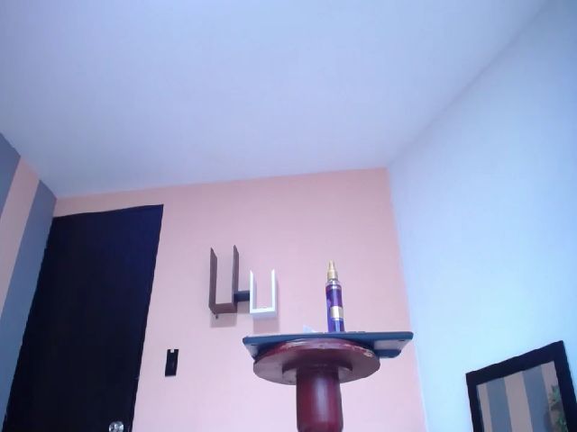 Live sex webcam photo for Aleja_10 #256478652