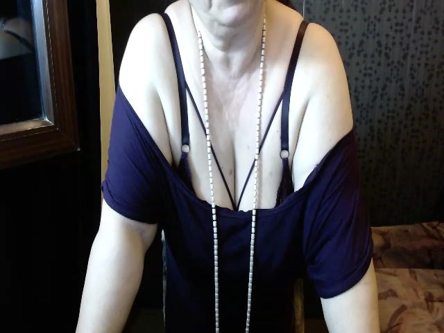 Live sex webcam photo for MissSanjane #255174015