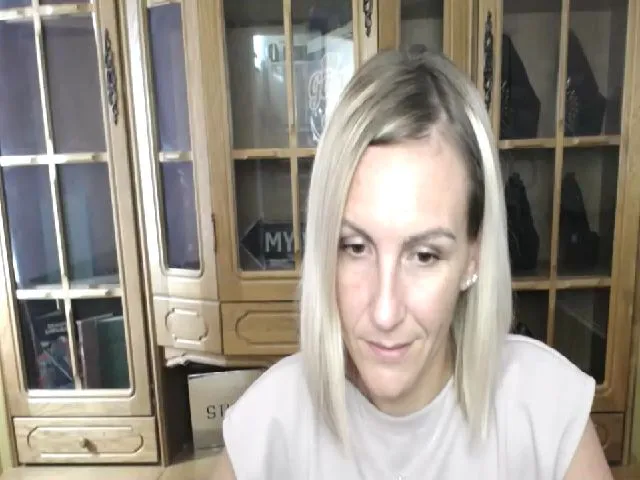 Live sex webcam photo for MiliEsiens #255568760