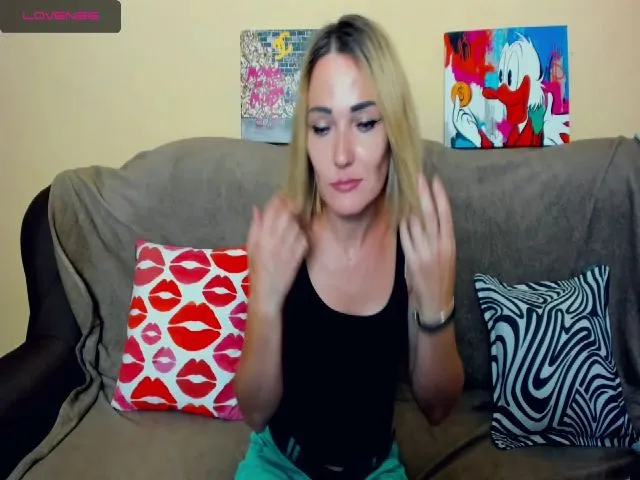 Live sex webcam photo for SecretDream #263033167