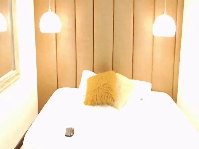 Live sex webcam photo for Polyhadid #253440596