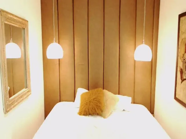 Live sex webcam photo for Polyhadid #253452825