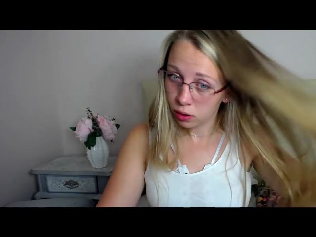 Live sex webcam photo for CorneliaYoung #263311960