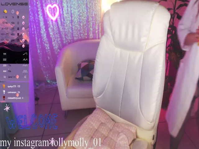 Live sex webcam photo for MollyLoo #263793692