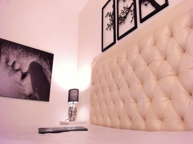 Live sex webcam photo for Mackenzie__20 #264182272