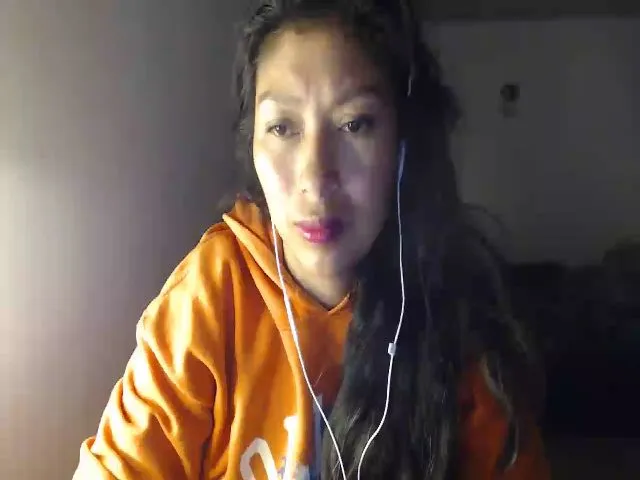 Live sex webcam photo for CHILENITAHOT #254007799