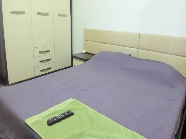 Live sex webcam photo for Ladydee1988 #254475757