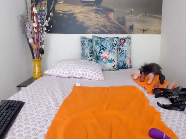 Live sex webcam photo for AikoTailor #287875943