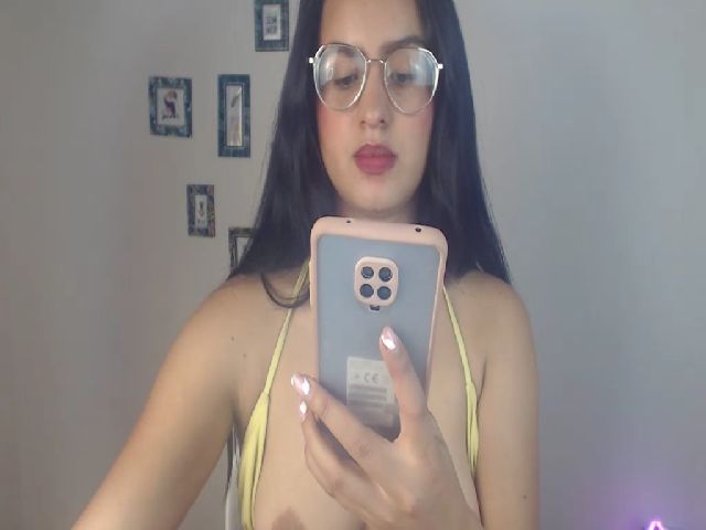 Live sex webcam photo for Selenaburning #255536410