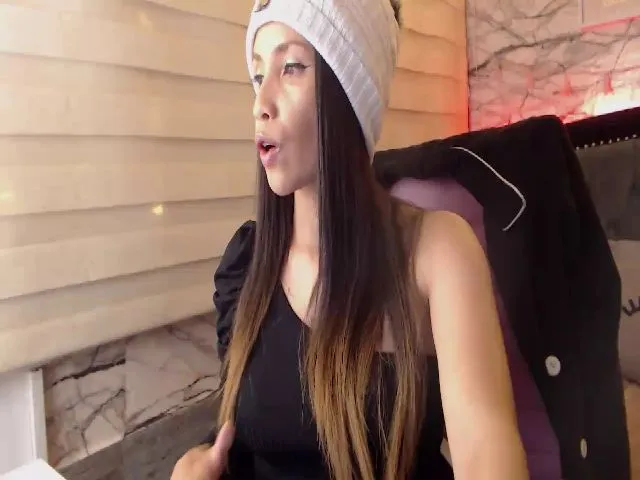 Live sex webcam photo for Karolkim018 #261843419
