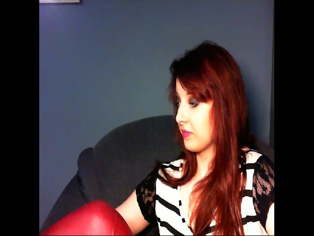 Live sex webcam photo for VirginLuna18 #255946025