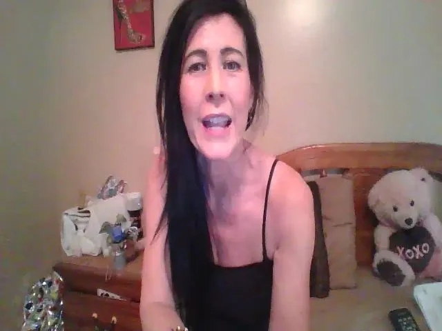 Live sex webcam photo for DevanRae #253227673