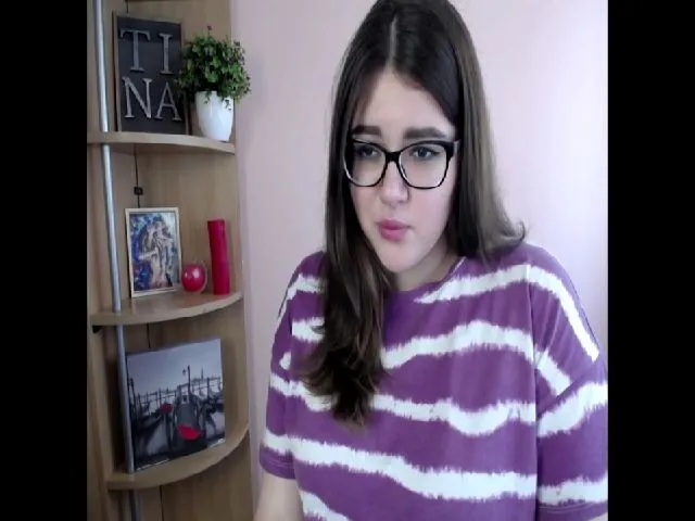 Live sex webcam photo for SweetyTinna #262947304