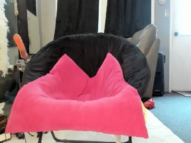 Live sex webcam photo for KinkyKortney #259272266