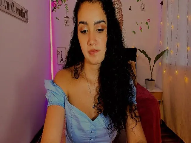Live sex webcam photo for Karlieswet18 #265155449