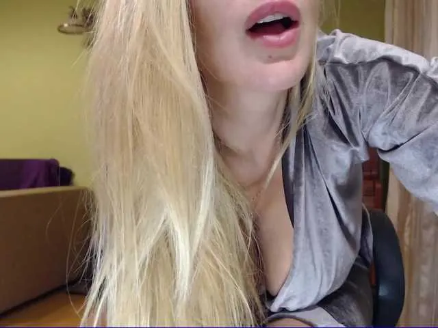 Live sex webcam photo for MonnaSky #241811971