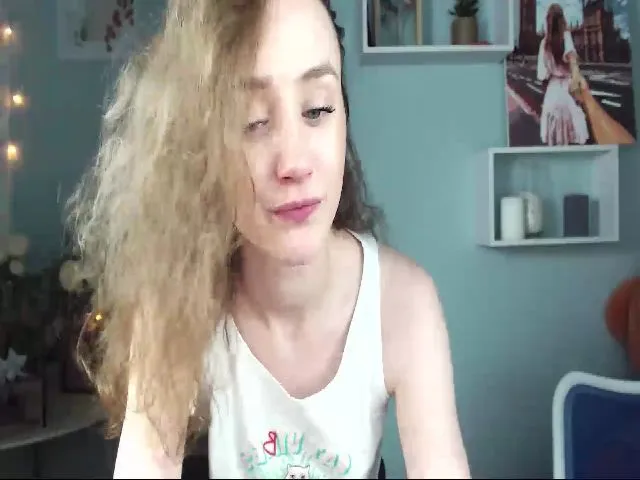 Live sex webcam photo for KateGreen #262596443