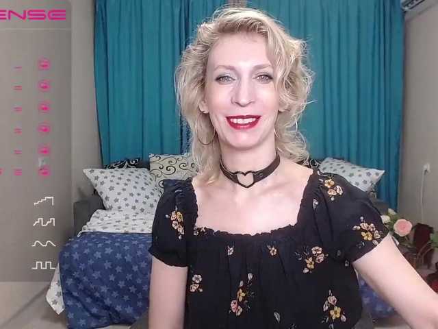Live sex webcam photo for KirstenDesire #261525587
