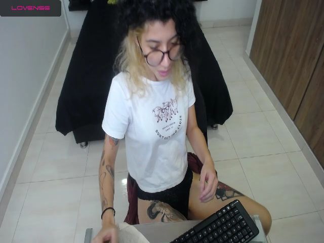 Live sex webcam photo for Myzore #254365172