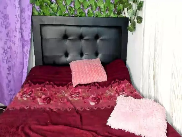 Live sex webcam photo for Holly_rosee #259710439
