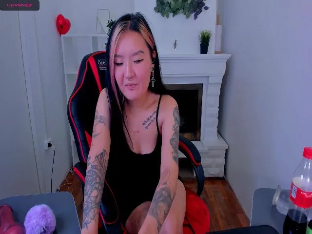 Live sex webcam photo for YukiOra #258407831
