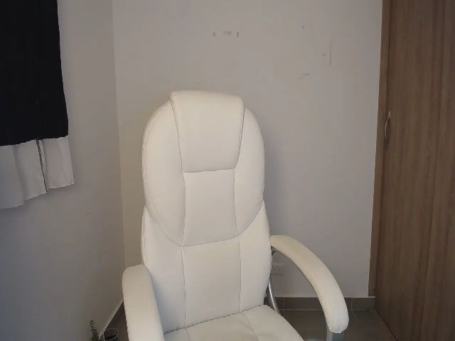 Live sex webcam photo for Littlelisa__ #252668973