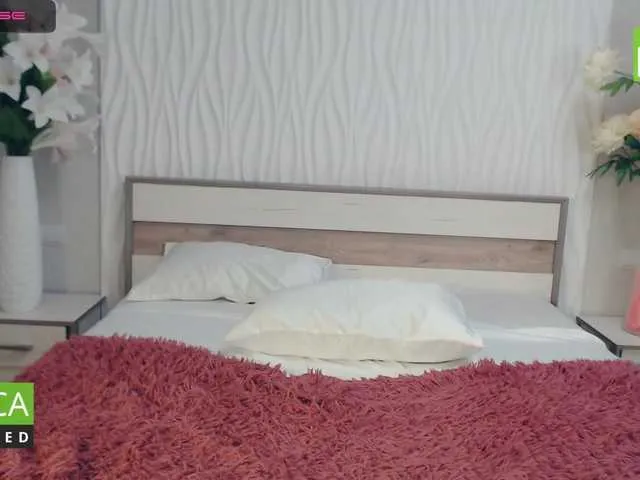 Live sex webcam photo for look-at-me #241051567