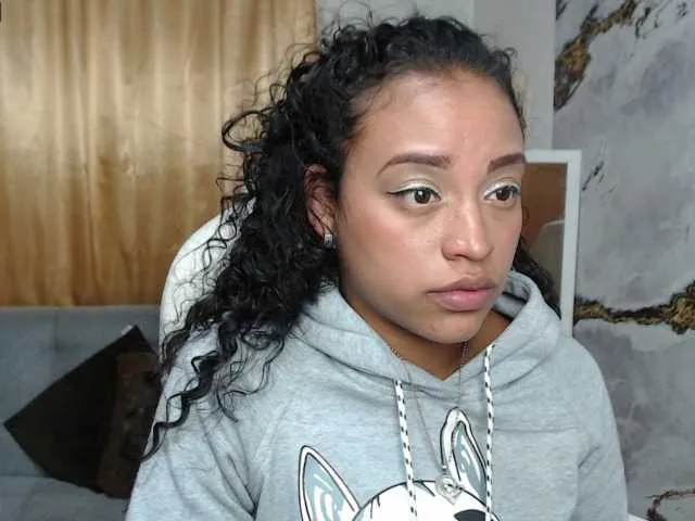 Live sex webcam photo for Angeluxxx #241115785