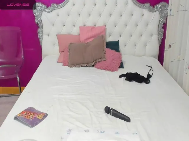 Live sex webcam photo for AimeeTeen #261163471