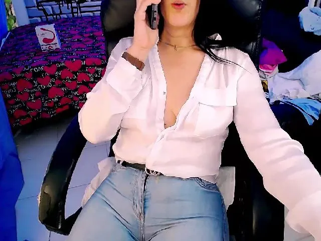 Live sex webcam photo for Sashabreck #287859853