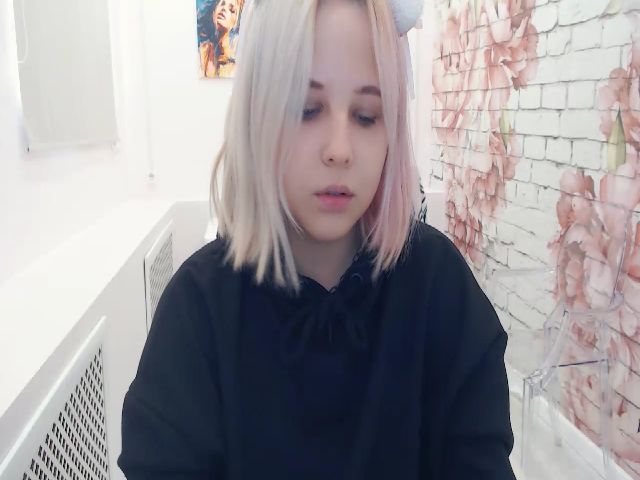 Live sex webcam photo for Helokit #258547971