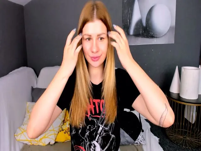 Live sex webcam photo for JuicyHelenX #258812907