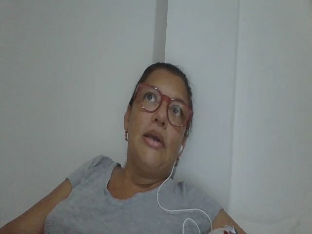 Live sex webcam photo for SweetLola01 #258399271