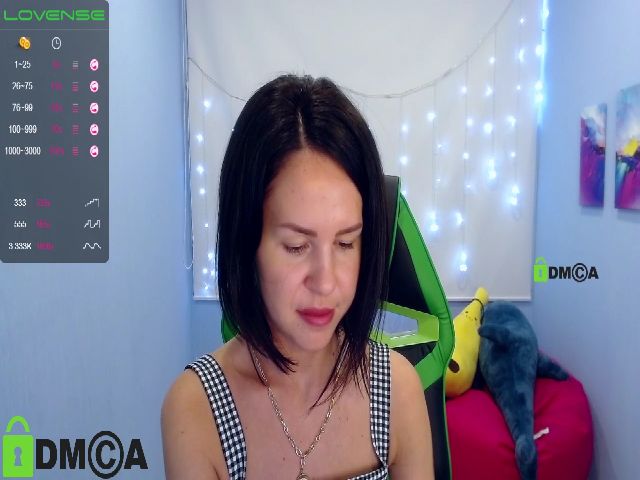 Live sex webcam photo for VickyH0ney #261277560