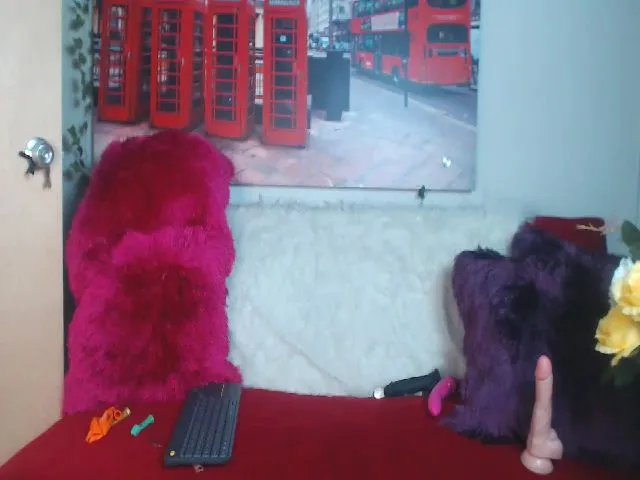 Live sex webcam photo for Emiliarain #257245934
