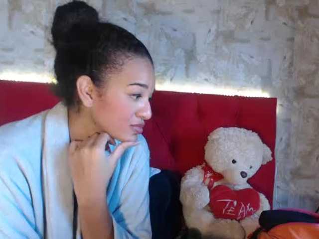 Live sex webcam photo for Moranguh #240890985